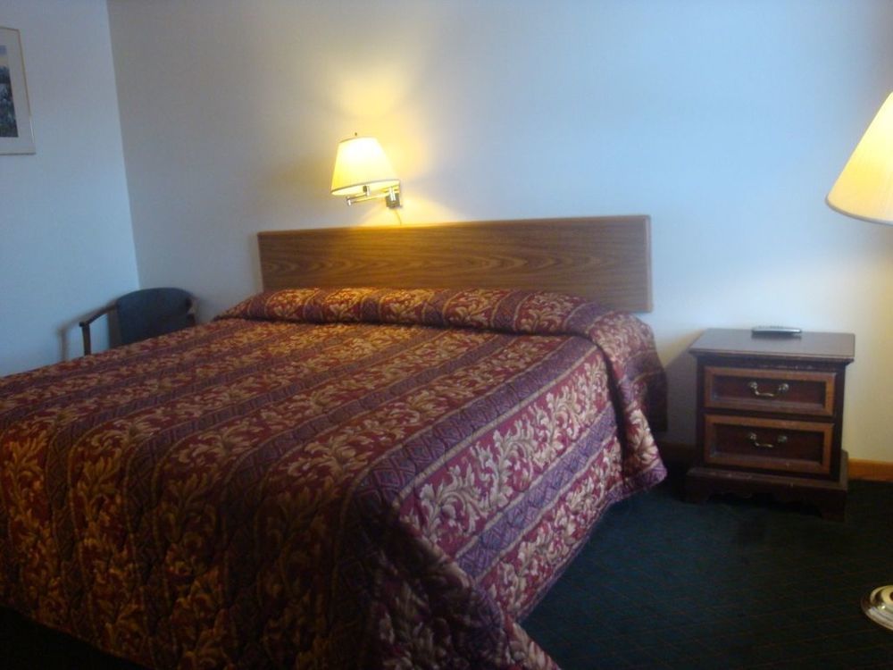 Currys Motel By Oyo Saginaw Mi חדר תמונה